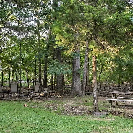Lakefront Blue Eye Cottage With Hot Tub And Fire Pit!
